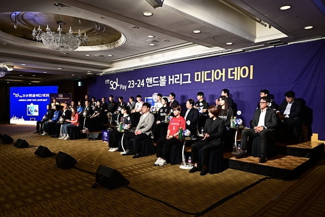 埃菲社：金球奖主办方表示皇马不出席颁奖典礼的决定太荒谬了