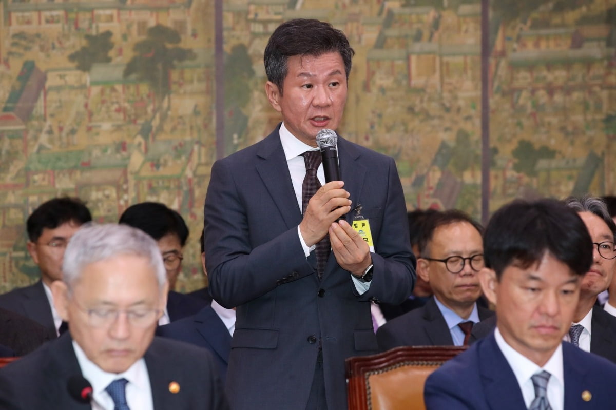 塞维利亚后卫：亚马尔天赋异禀实属罕见 客战巴萨会带着拿三分的信念