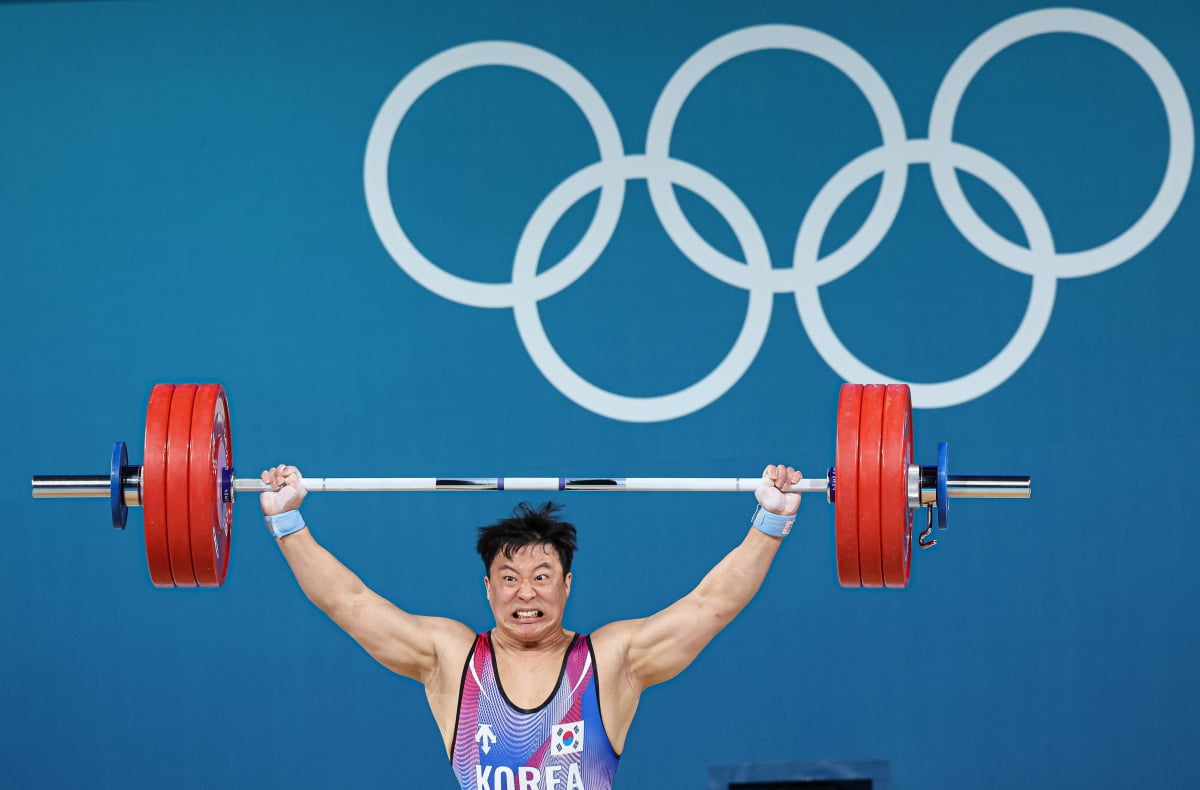 每体：巴埃纳梦想加盟巴萨，此前他曾拒绝英超球队报价