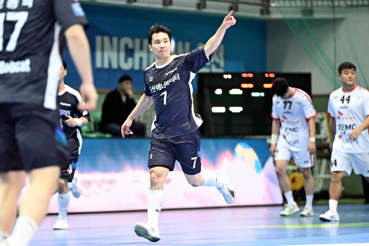 迅速反超！上海次节一波14-0挽回颓势
