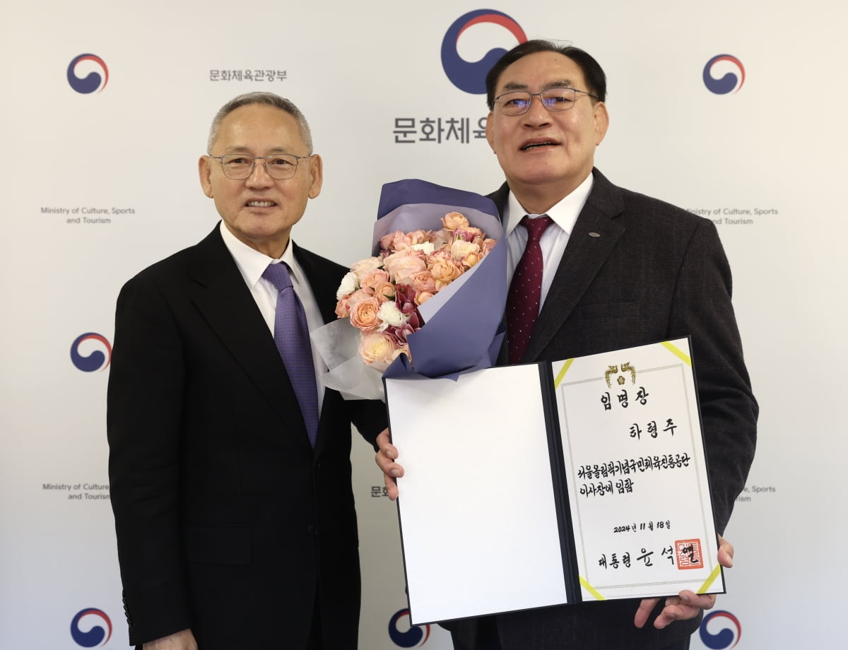 官方：韦斯利-福法纳退出法国队大名单，帕瓦尔入替