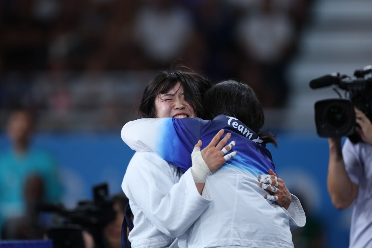 法国多名中场球员状态不佳，卡马文加有望确立自己地位