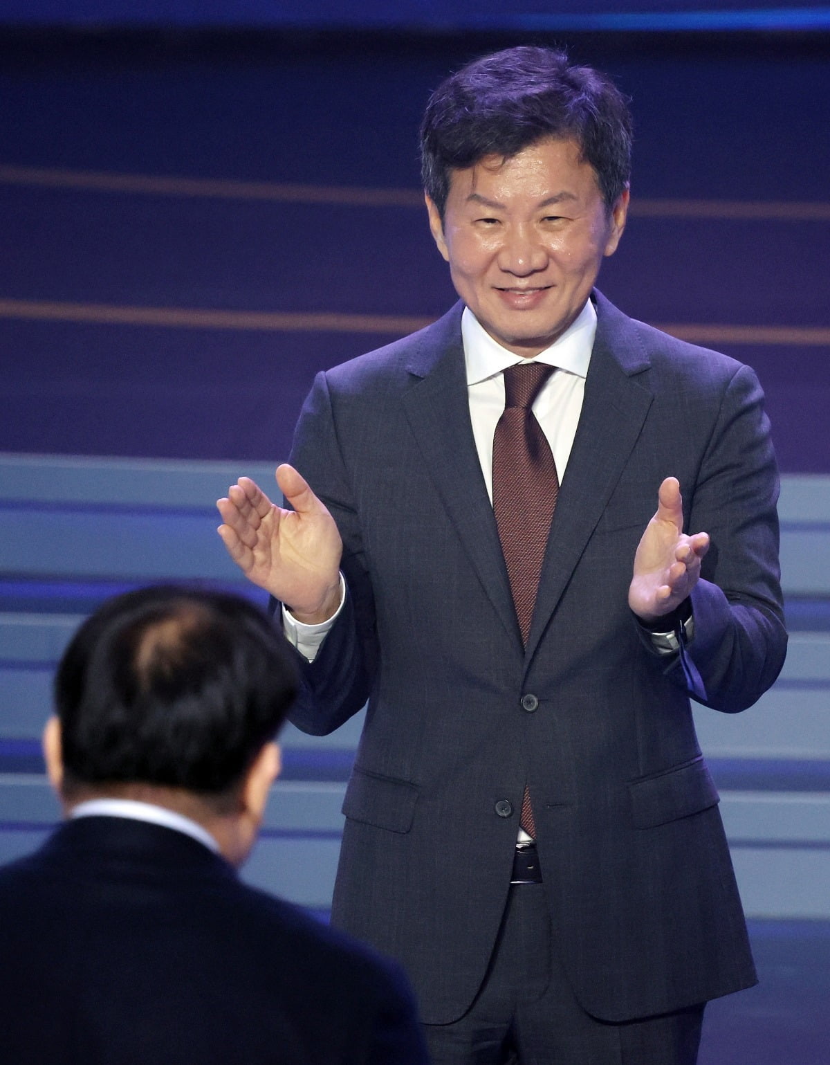 皇马锁定德国中场天才妖童 魔笛最佳接班人！身价1.3亿欧