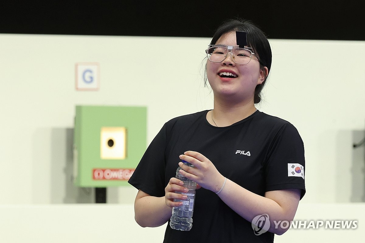 火爆！自由人狂飙16记三分 5人得分上双轰赛季新高105分