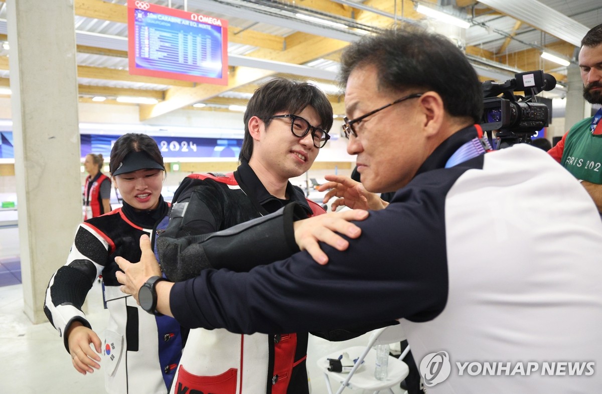 ⚽德甲半场：塞斯科爆射破门 拜尔抢点扳平 多特蒙德暂1-1RB莱比锡