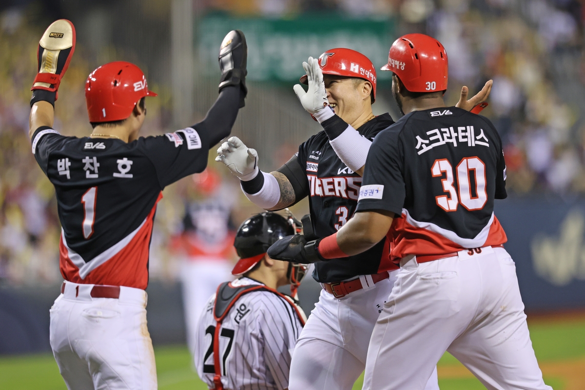 离场前6中1！波尔津吉斯疑似崴脚，目前已返回更衣室