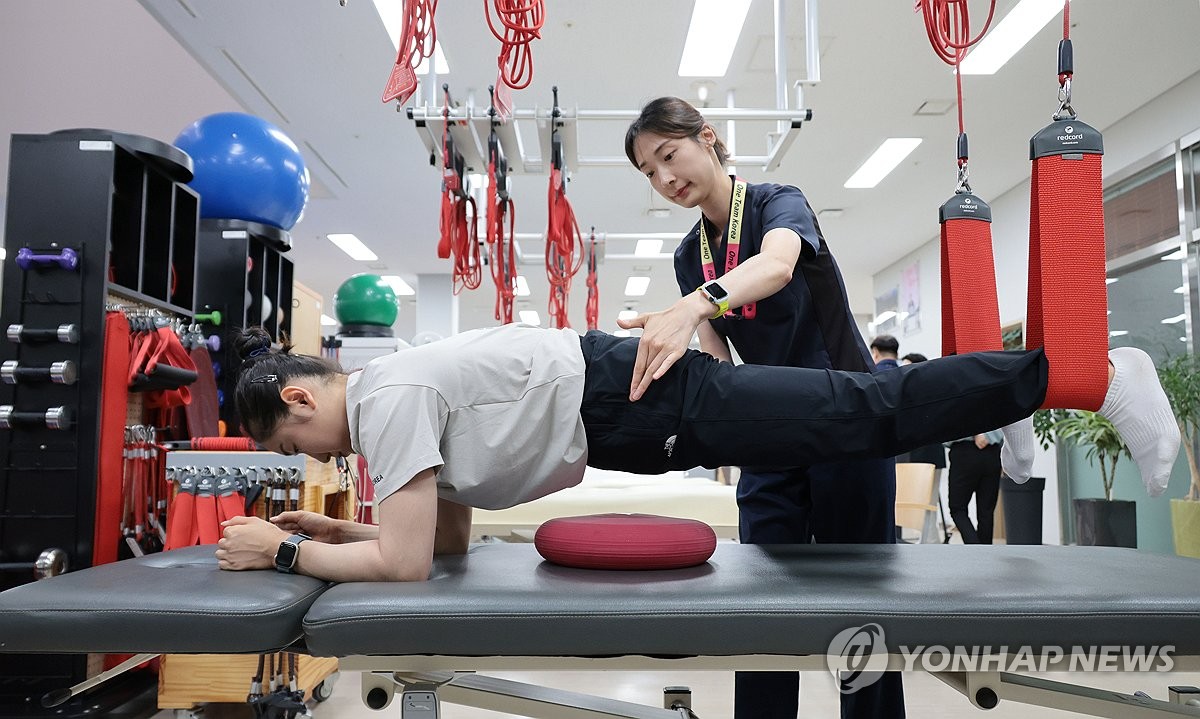 特罗萨德因染红在周中的英联杯停赛，他仍可参加周末的英超