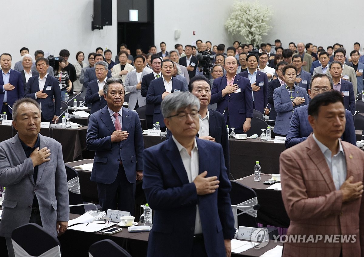 欧冠积分榜：仅维拉、利物浦三轮全胜，曼城等7队7分