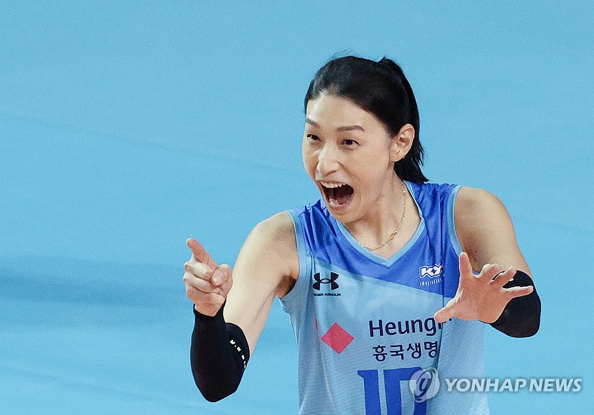 雄鹿击败雷霆，字母哥26+19+10，当选MVP，哈姆不败战绩成功卫冕