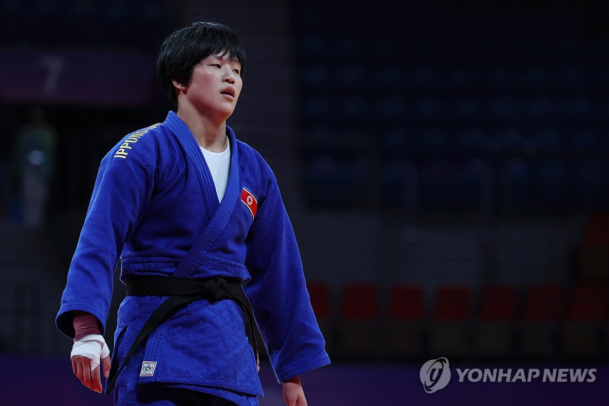 西甲-莱万双响亚马尔破门拉菲尼亚传射 巴萨客场4-0皇马