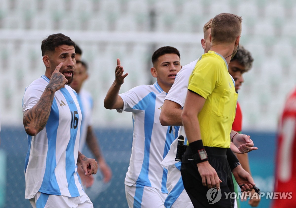 西甲-莱万双响亚马尔破门拉菲尼亚传射 巴萨客场4-0皇马