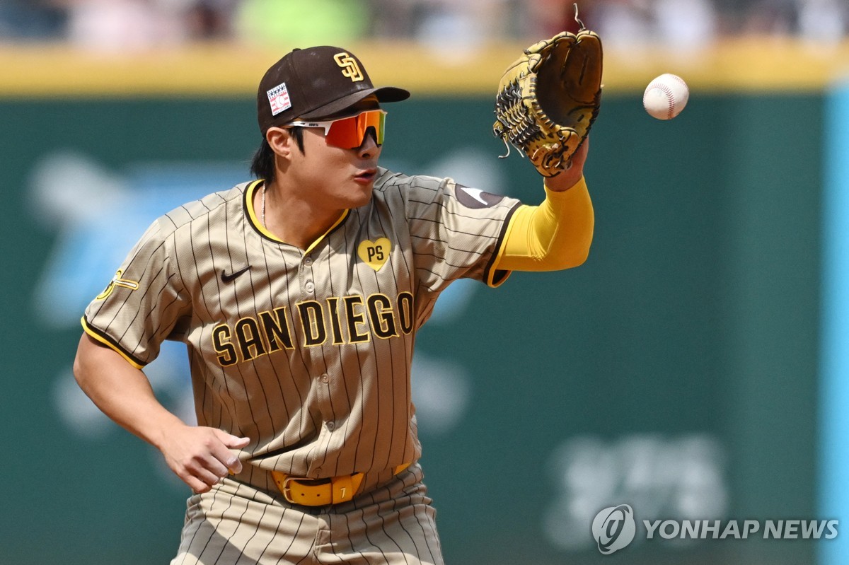 禁区内三维弹球！约万诺维奇混战破门 阿德莱德联1-0领先中央海岸水手
