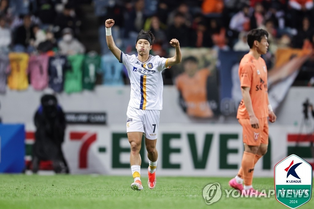 米兰6-1狂胜萨索洛晋级意杯下一轮，丘库埃泽两球，亚伯拉罕传射