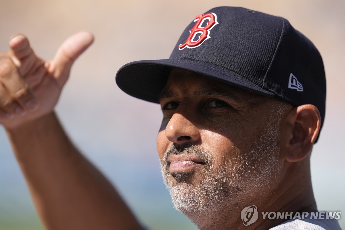 三年两获奖！马丁内斯当选FIFA2024年度最佳门将