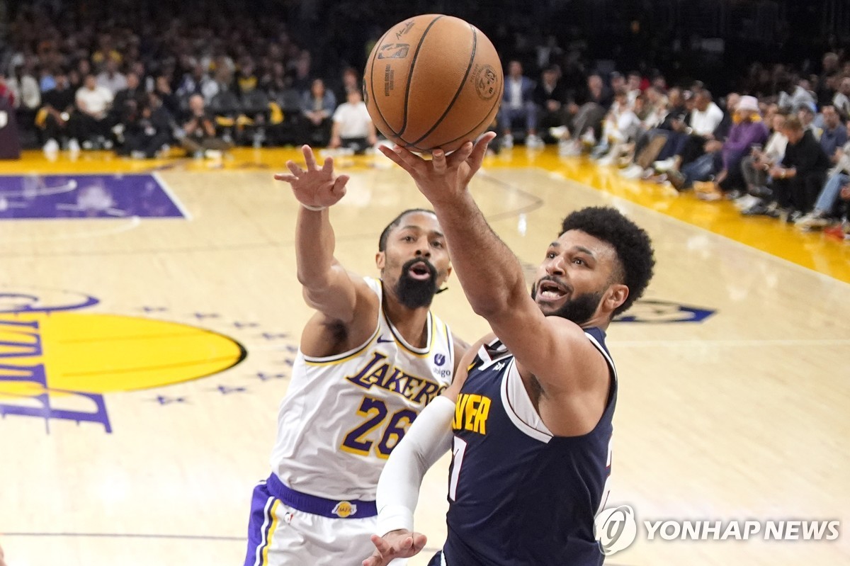 NBA杯战报：小白&布朗空砍68分 特雷-杨缺阵 老鹰五人得分上双险胜绿军