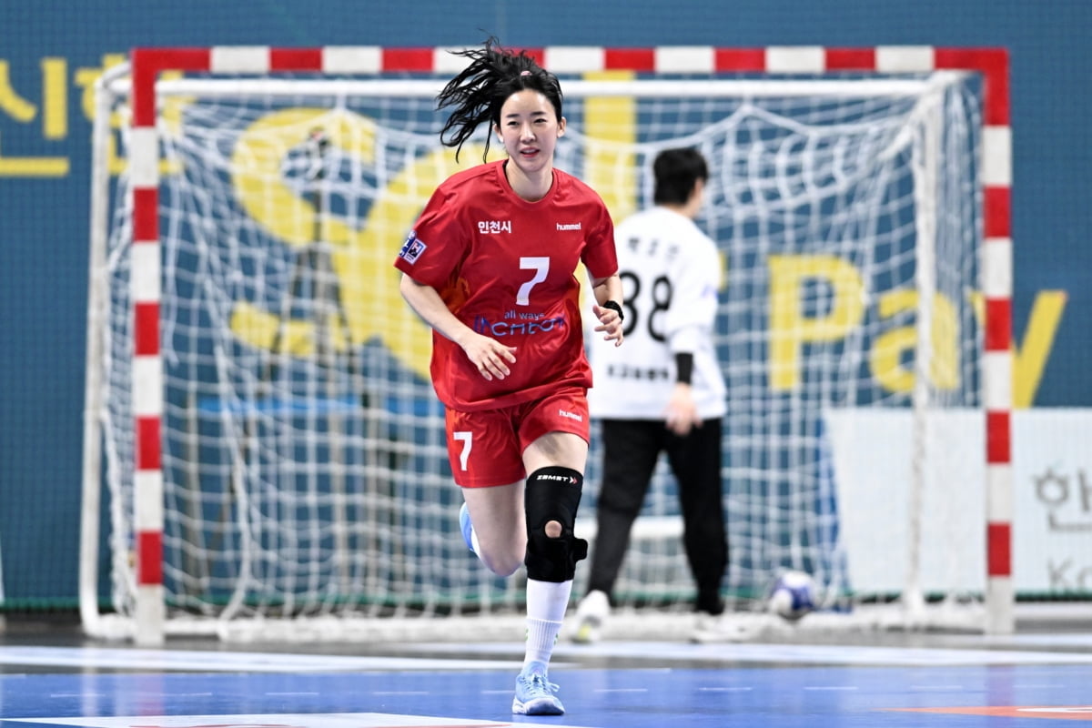 乒乓冠军赛：小勒布伦开门红！3-1淘汰队友，有惊无险晋级16强